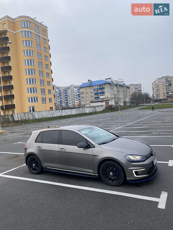 Хетчбек Volkswagen e-Golf 2015 в Кам'янець-Подільському