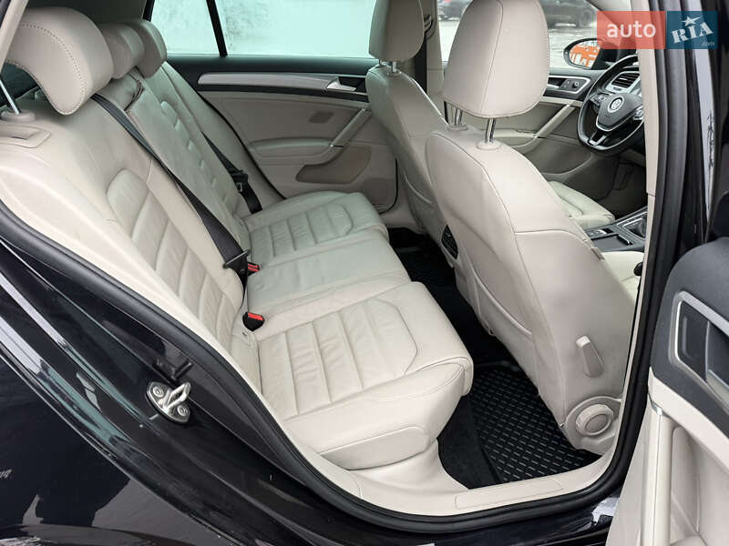 Хетчбек Volkswagen e-Golf 2015 в Луцьку