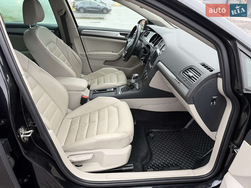 Хетчбек Volkswagen e-Golf 2015 в Луцьку