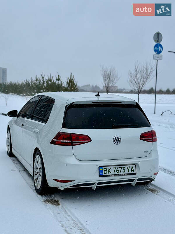 Хэтчбек Volkswagen e-Golf 2016 в Ровно