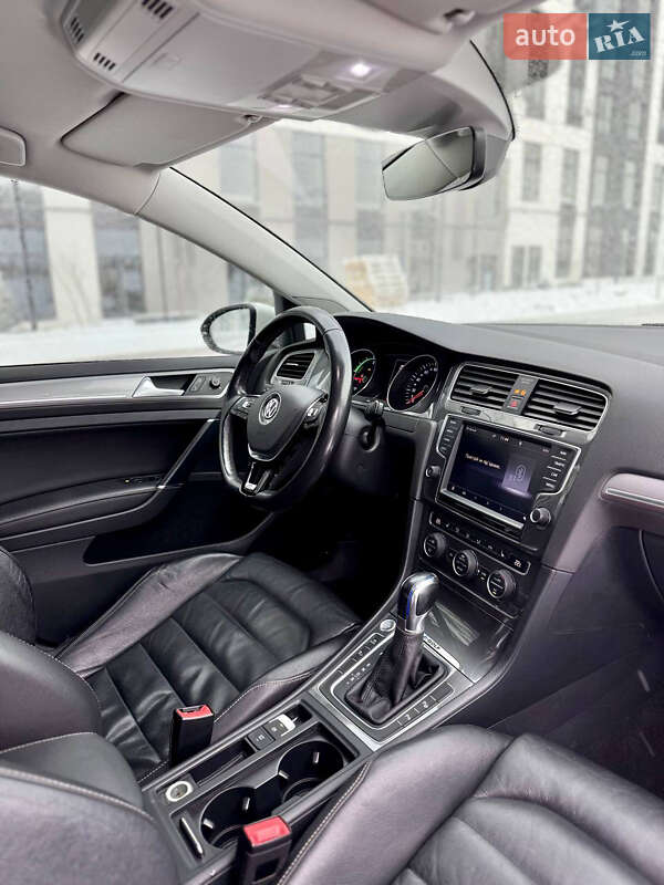 Хэтчбек Volkswagen e-Golf 2016 в Ровно