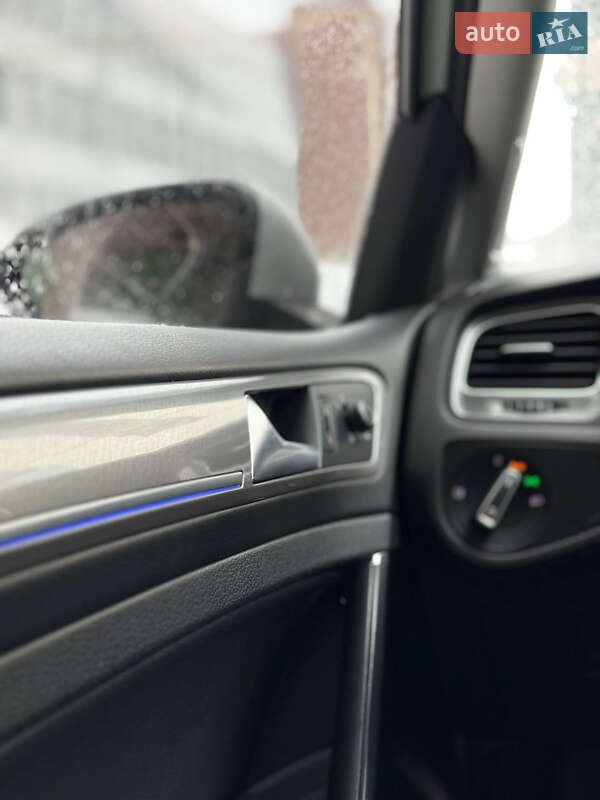 Хэтчбек Volkswagen e-Golf 2016 в Ровно