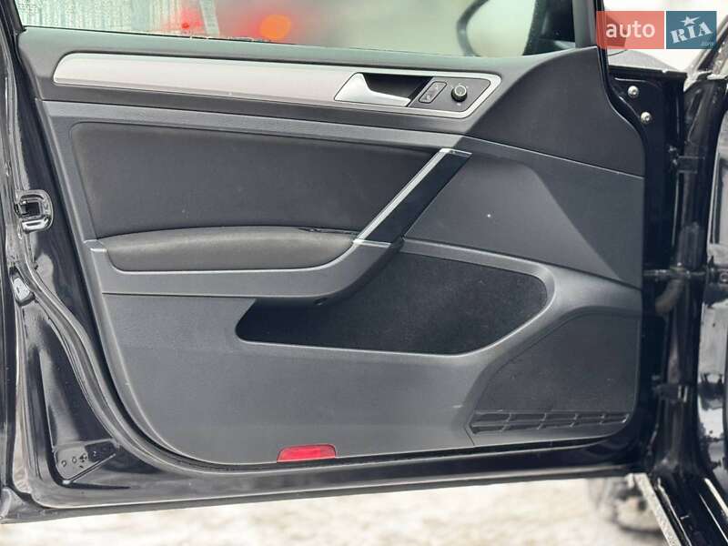 Хэтчбек Volkswagen e-Golf 2016 в Киеве