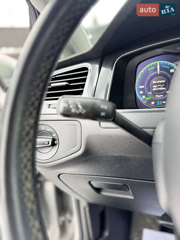 Хэтчбек Volkswagen e-Golf 2017 в Трускавце