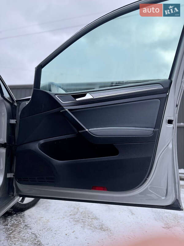 Хэтчбек Volkswagen e-Golf 2017 в Трускавце