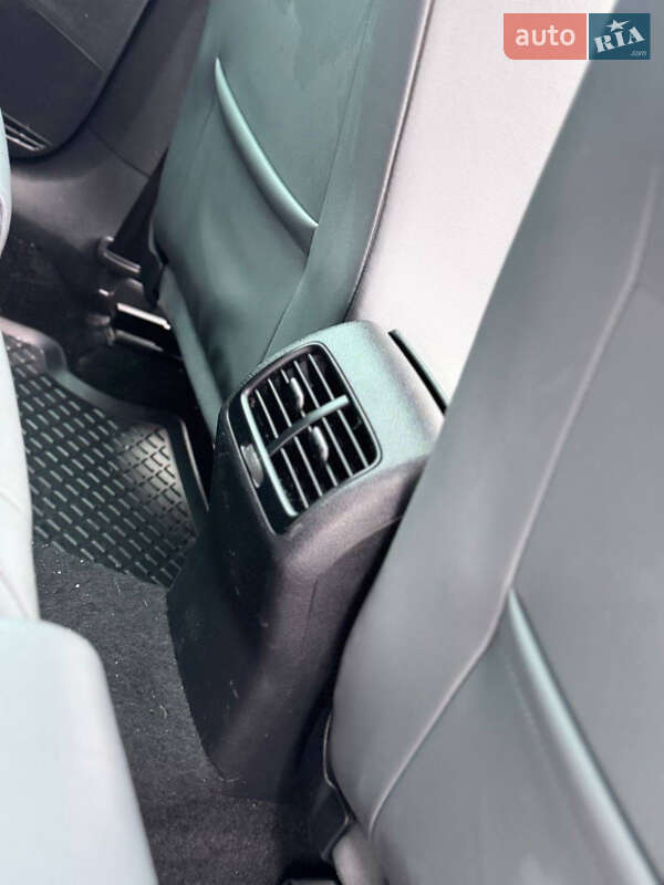 Хэтчбек Volkswagen e-Golf 2017 в Трускавце