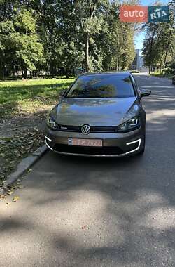 Хэтчбек Volkswagen e-Golf 2015 в Черновцах