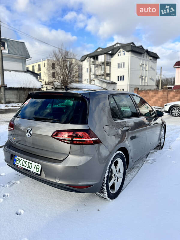 Хетчбек Volkswagen e-Golf 2015 в Рівному