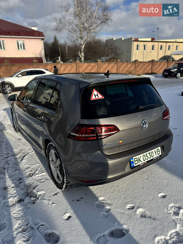 Хетчбек Volkswagen e-Golf 2015 в Рівному