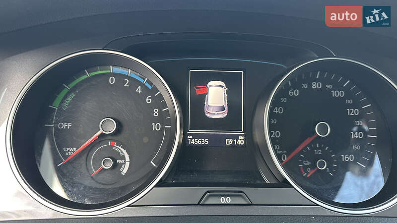 Хетчбек Volkswagen e-Golf 2015 в Чернівцях