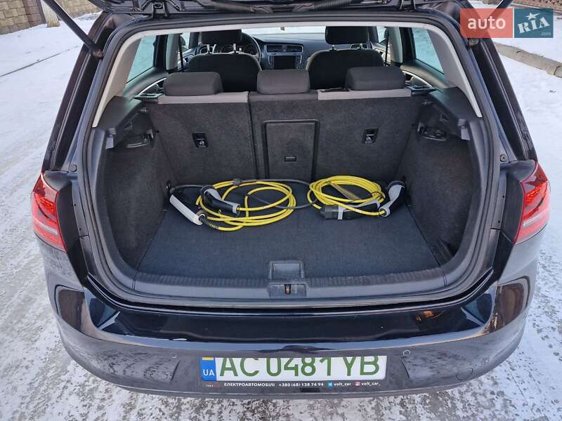 Хетчбек Volkswagen e-Golf 2015 в Луцьку