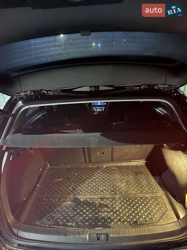 Хетчбек Volkswagen e-Golf 2015 в Житомирі