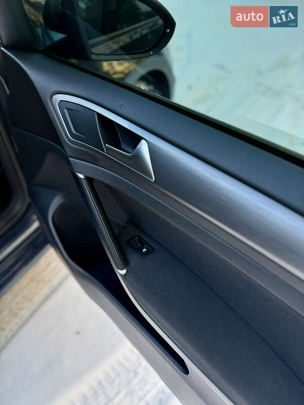 Хетчбек Volkswagen e-Golf 2020 в Бродах