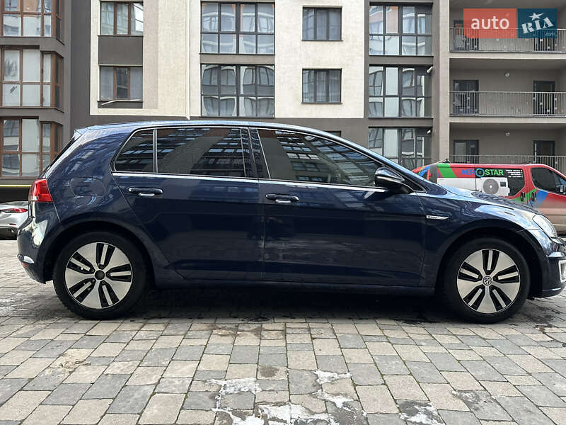 Хетчбек Volkswagen e-Golf 2015 в Івано-Франківську