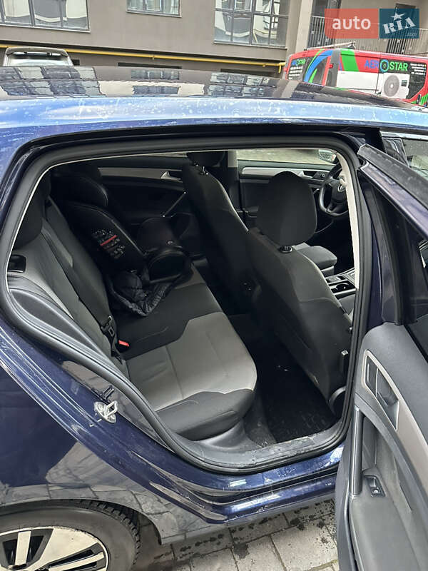 Хетчбек Volkswagen e-Golf 2015 в Івано-Франківську