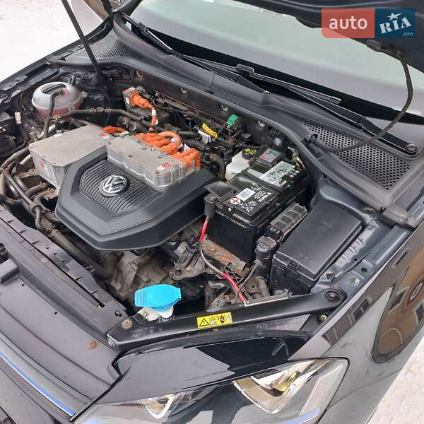 Хэтчбек Volkswagen e-Golf 2016 в Козельце