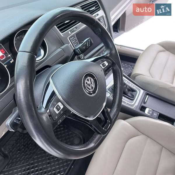 Хэтчбек Volkswagen e-Golf 2016 в Козельце