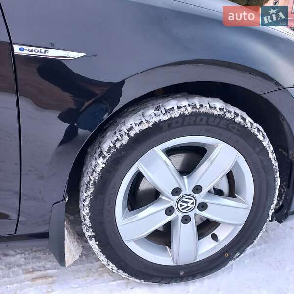 Хэтчбек Volkswagen e-Golf 2016 в Козельце