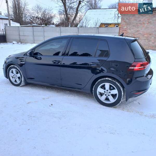 Хэтчбек Volkswagen e-Golf 2016 в Козельце