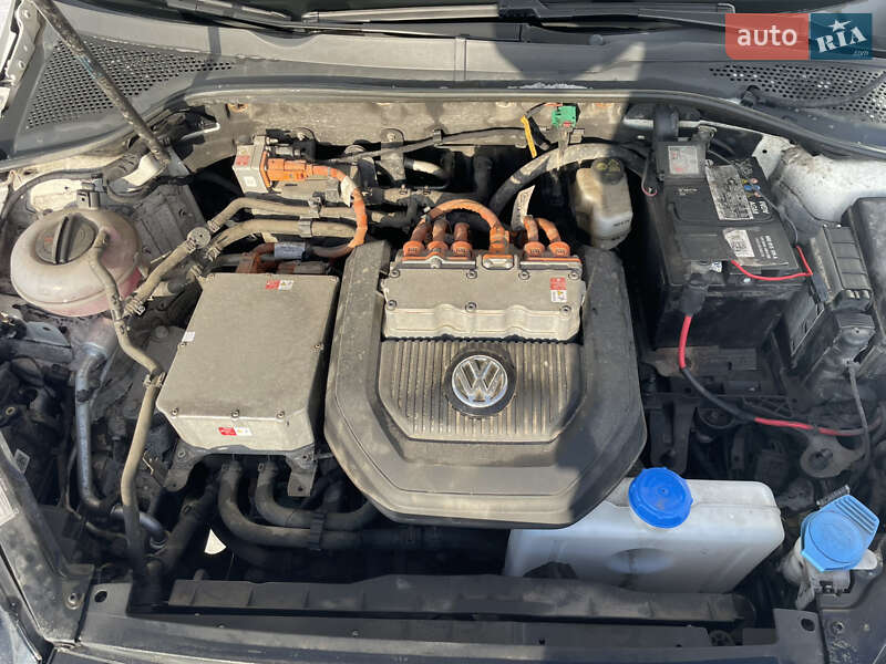 Хэтчбек Volkswagen e-Golf 2014 в Харькове фото 14 Хэтчбек Volkswagen e-Golf 2014 в Харькове