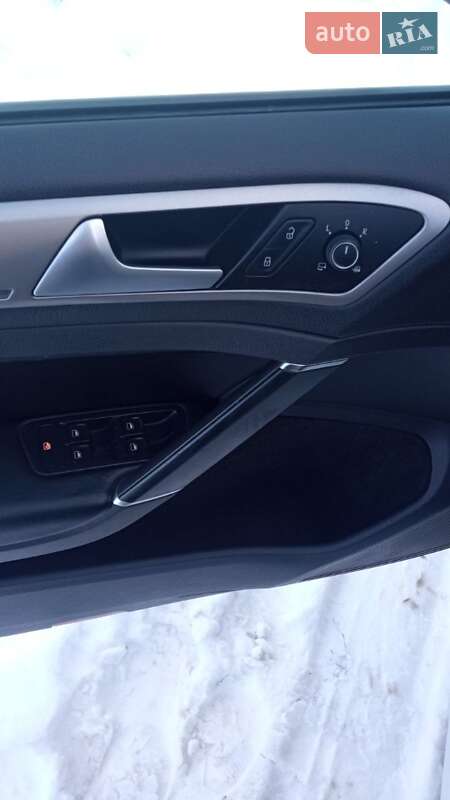 Хетчбек Volkswagen e-Golf 2014 в Житомирі