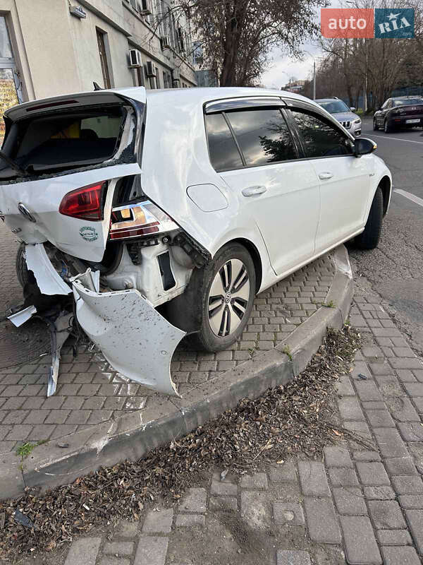 Хэтчбек Volkswagen e-Golf 2016 в Одессе фото 4 Хэтчбек Volkswagen e-Golf 2016 в Одессе