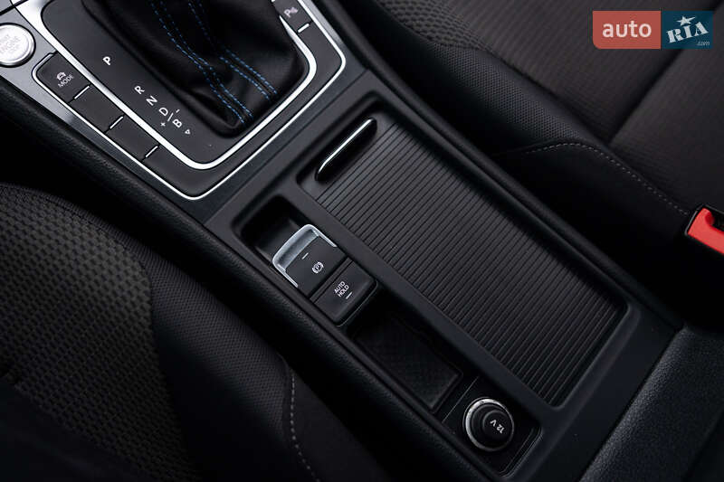 Хэтчбек Volkswagen e-Golf 2019 в Луцке фото 66 Хэтчбек Volkswagen e-Golf 2019 в Луцке