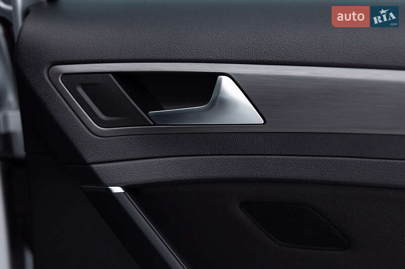 Хэтчбек Volkswagen e-Golf 2019 в Луцке фото 77 Хэтчбек Volkswagen e-Golf 2019 в Луцке