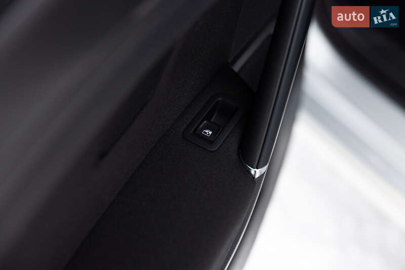 Хэтчбек Volkswagen e-Golf 2019 в Луцке фото 86 Хэтчбек Volkswagen e-Golf 2019 в Луцке