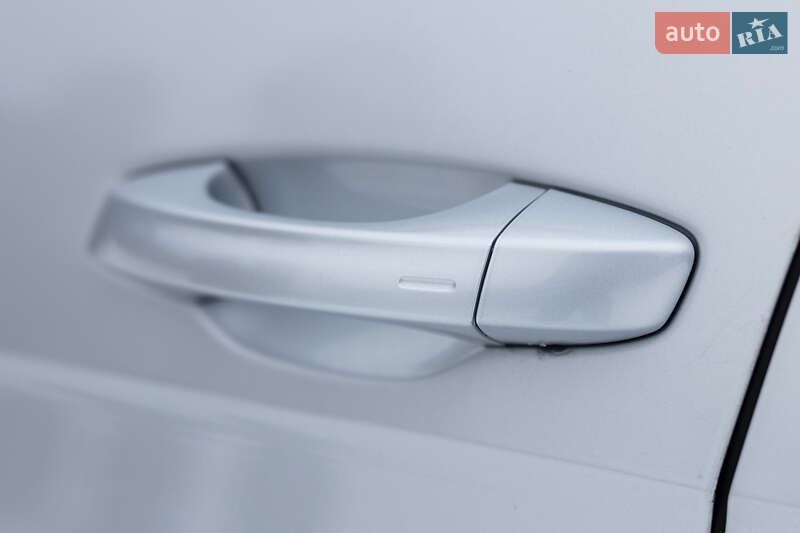 Хэтчбек Volkswagen e-Golf 2019 в Луцке фото 100 Хэтчбек Volkswagen e-Golf 2019 в Луцке