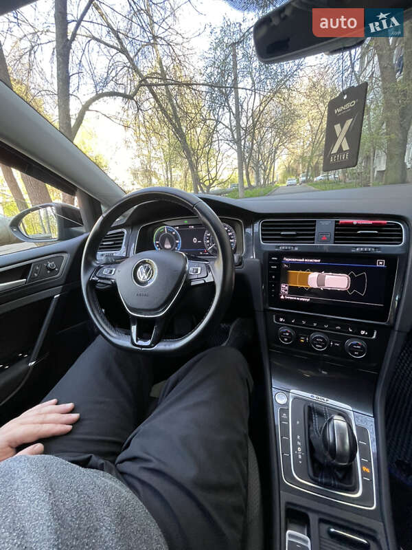 Хэтчбек Volkswagen e-Golf 2019 в Одессе фото 48 Хэтчбек Volkswagen e-Golf 2019 в Одессе
