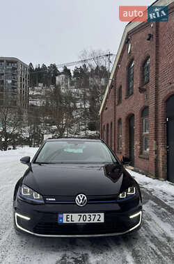 Хетчбек Volkswagen e-Golf 2015 в Києві