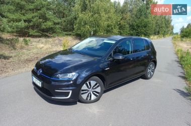 Хетчбек Volkswagen e-Golf 2014 в Бучі