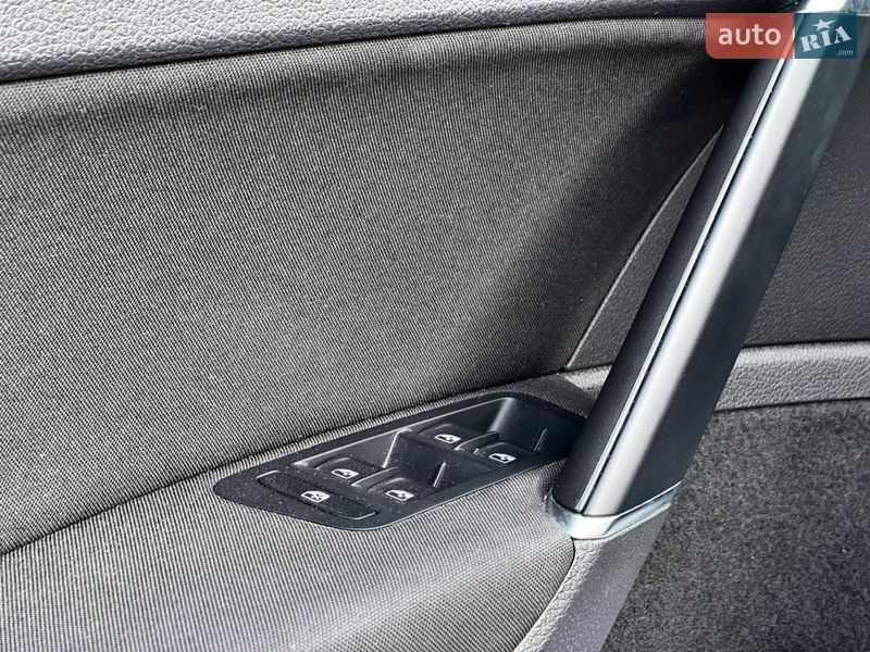 Хэтчбек Volkswagen e-Golf 2019 в Киеве