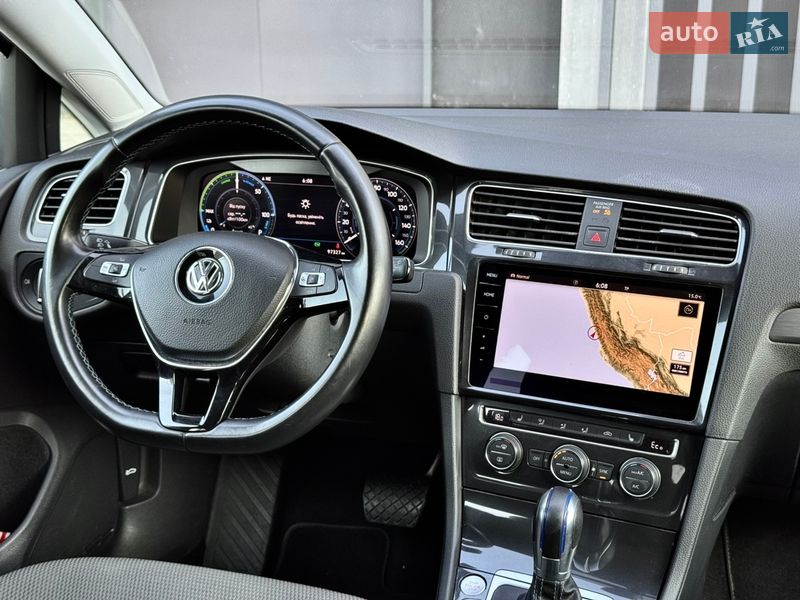 Хэтчбек Volkswagen e-Golf 2019 в Киеве