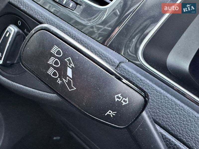 Хэтчбек Volkswagen e-Golf 2019 в Киеве