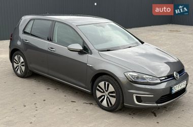 Хэтчбек Volkswagen e-Golf 2018 в Смыге