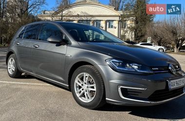Хэтчбек Volkswagen e-Golf 2019 в Киеве