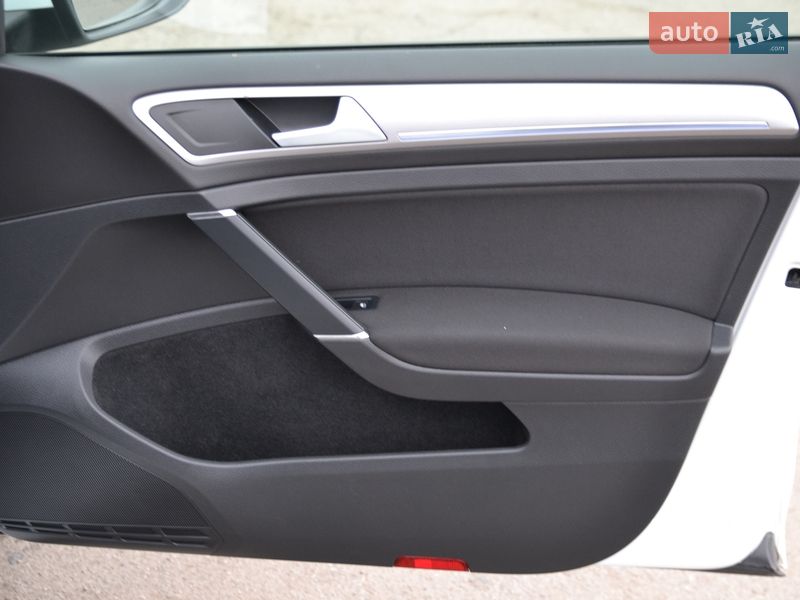 Хэтчбек Volkswagen e-Golf 2015 в Луцке