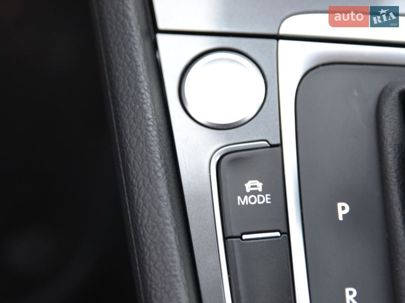 Хэтчбек Volkswagen e-Golf 2015 в Луцке