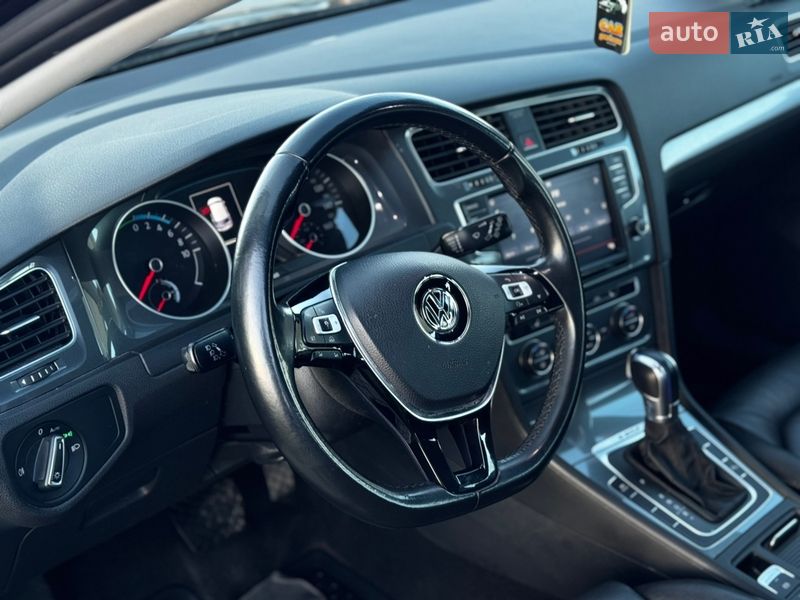 Хэтчбек Volkswagen e-Golf 2015 в Чорткове