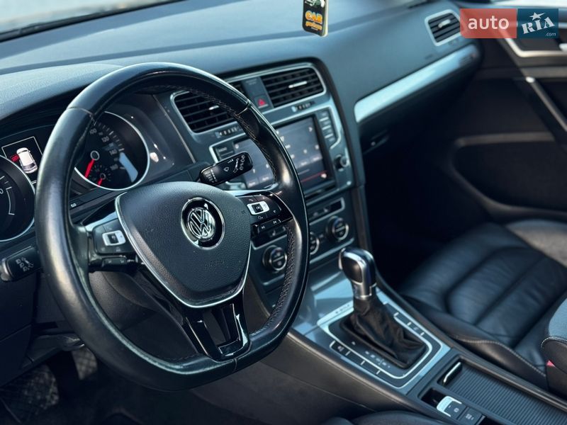 Хэтчбек Volkswagen e-Golf 2015 в Чорткове