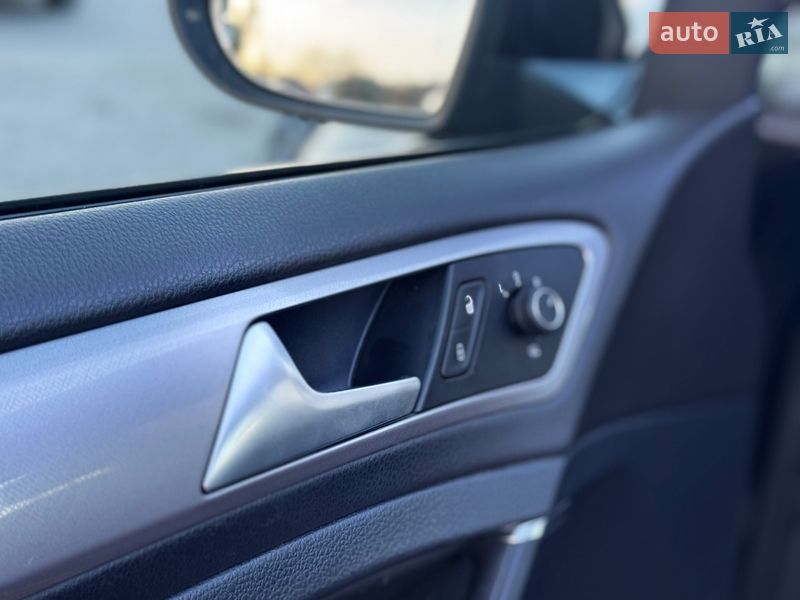 Хэтчбек Volkswagen e-Golf 2015 в Чорткове