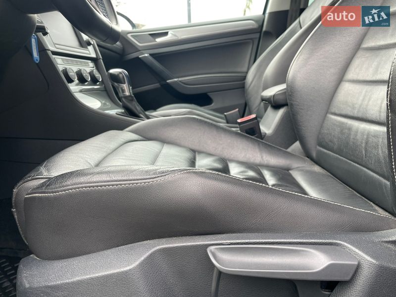 Хэтчбек Volkswagen e-Golf 2016 в Львове