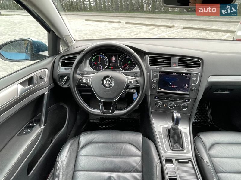 Хэтчбек Volkswagen e-Golf 2016 в Львове