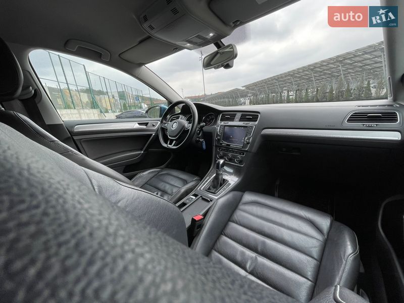 Хэтчбек Volkswagen e-Golf 2016 в Львове