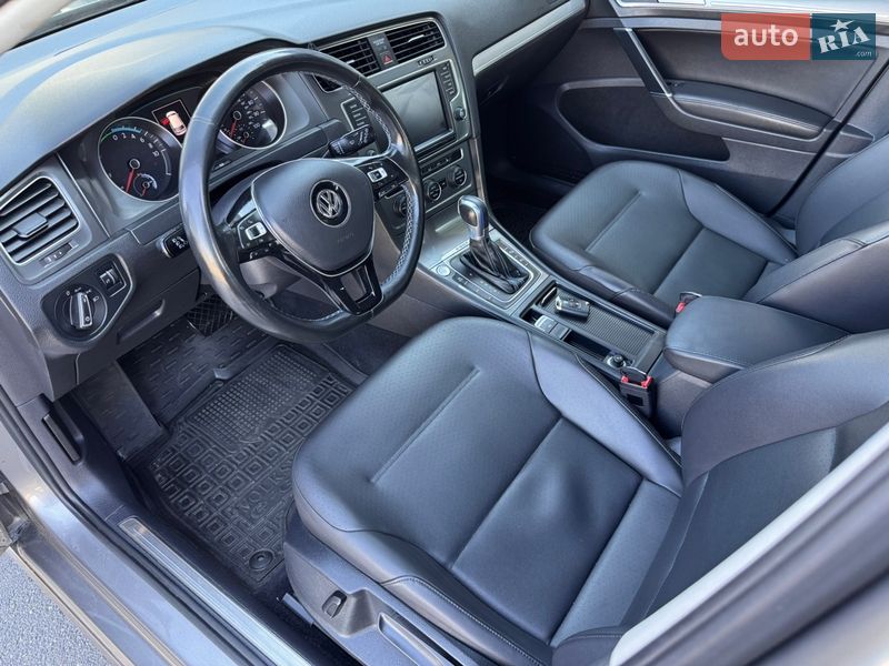 Хэтчбек Volkswagen e-Golf 2016 в Киеве