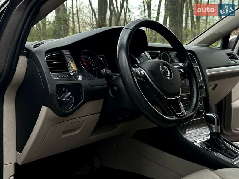 Хэтчбек Volkswagen e-Golf 2015 в Тернополе