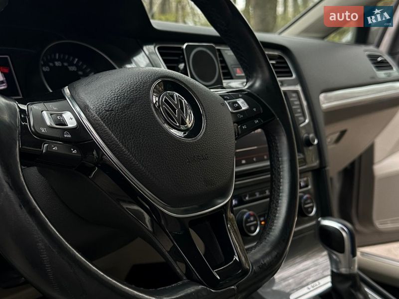 Хэтчбек Volkswagen e-Golf 2015 в Тернополе