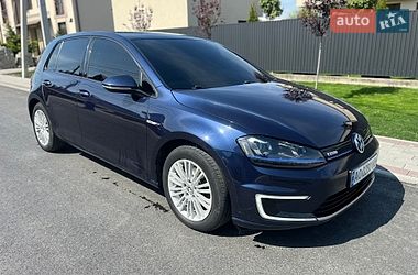 Хэтчбек Volkswagen e-Golf 2015 в Ужгороде